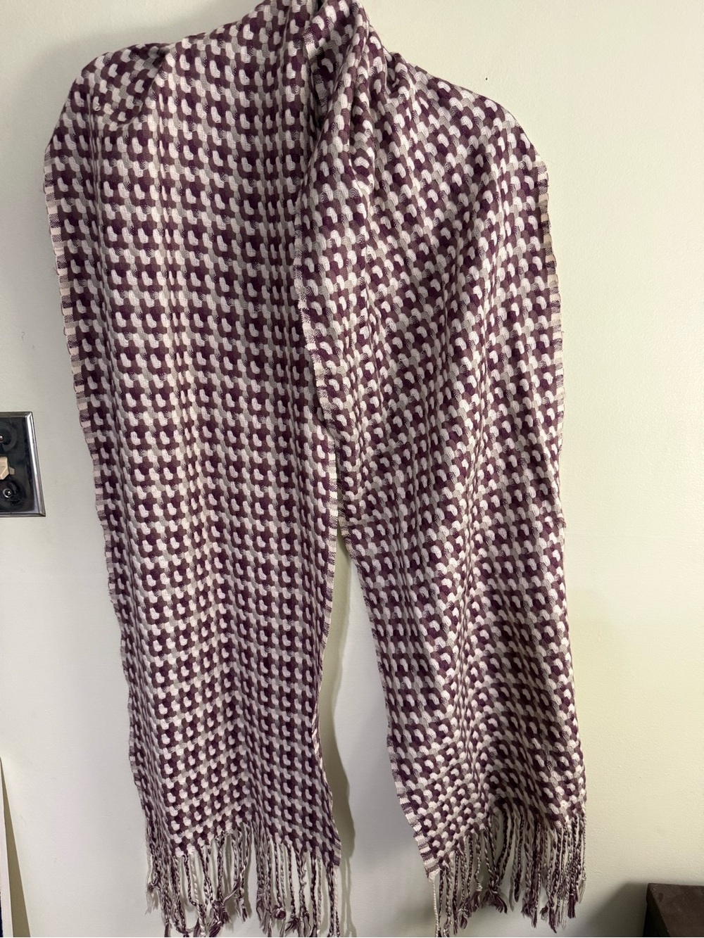 Banana Republic Wool Blend fringe scarf plum houndstooth